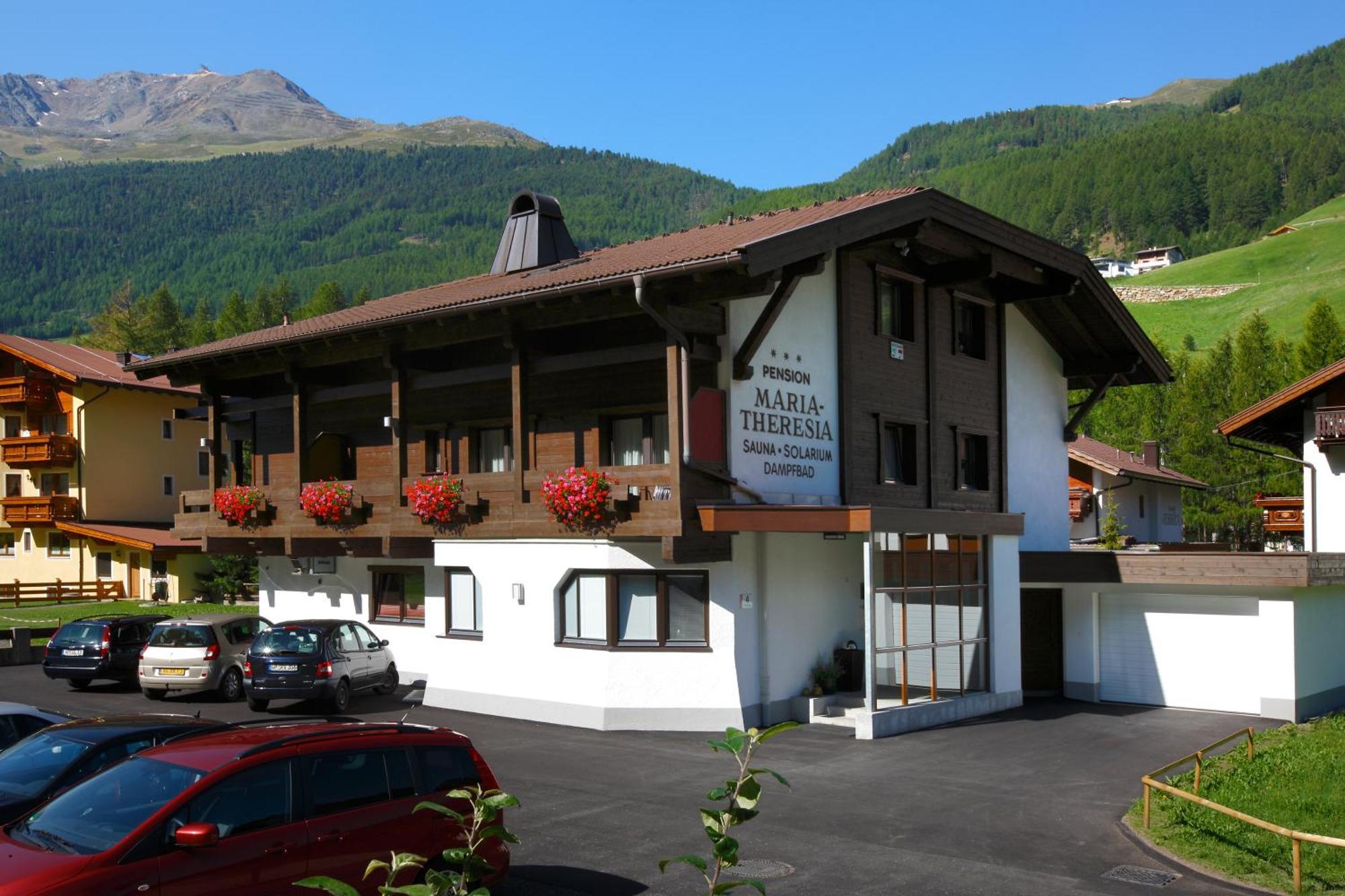Hotel Garni Maria Theresia Solden Bagian luar foto